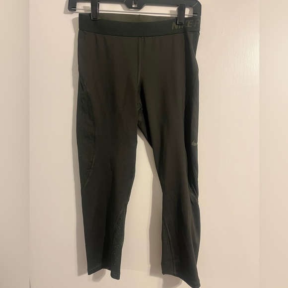 Nike Pro Women’s Hypercool Leggings - Picture 2 of 4